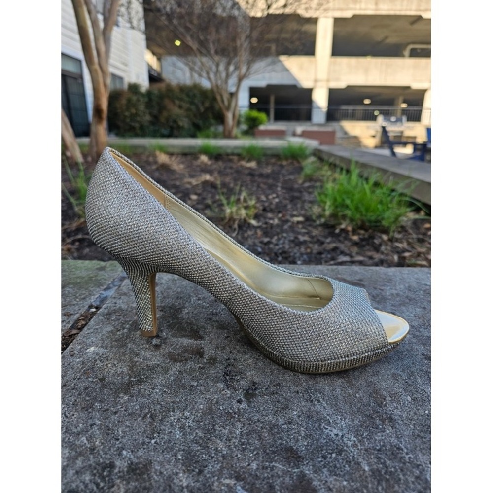Bandolino Rainaa Peep Toe Pumps 9 Gold Metallic Heels Going Out Gala Formal ~ - Picture 5 of 9